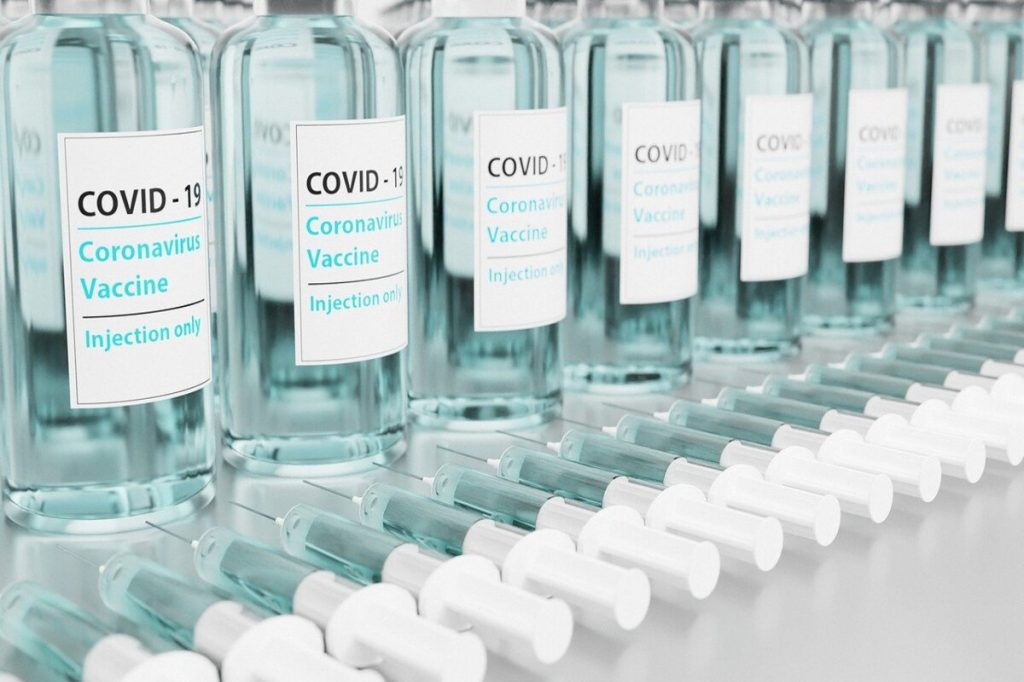 Vaccini anti-Covid a confronto: Pfizer-BioNtech, Moderna, Astrazeneca,J&J